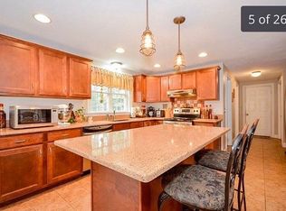 8 Forest Way, Wareham, MA 02571