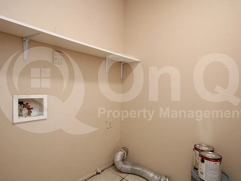 4312 E Burgess Ln — Photo 14