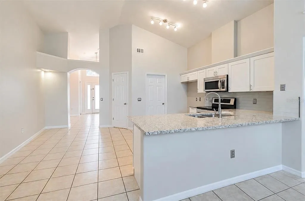 4 bed, 3.0 bath, 1667 sqft, $2,550 — Photo 4