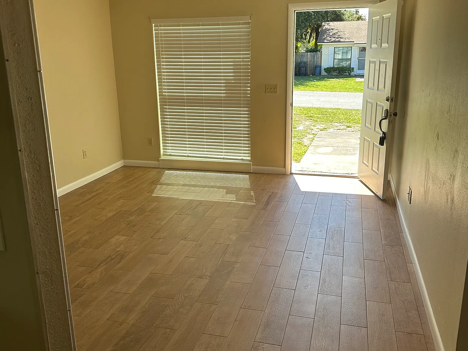 2 bed, 900 sqft, $1,550 — Photo 2