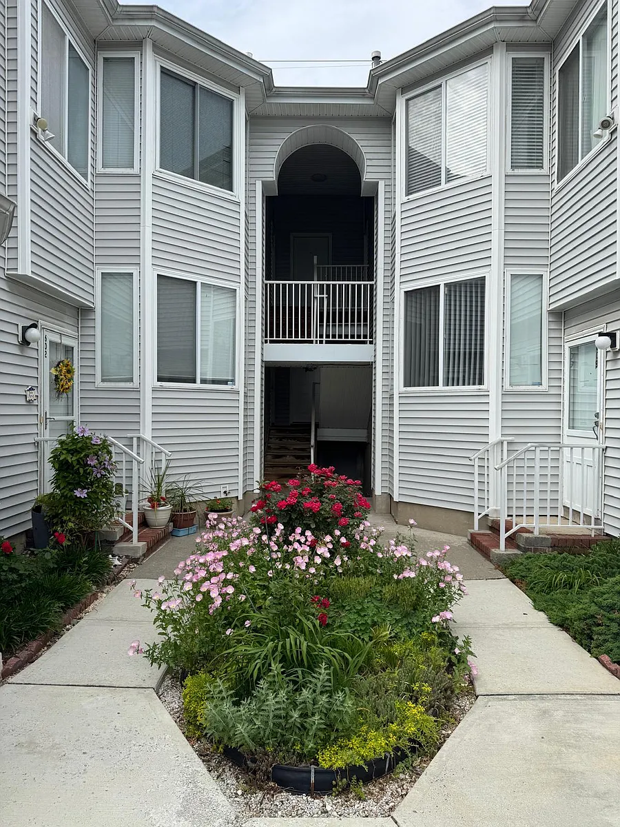 Building Photo - 604 Jesse Way #604