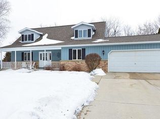 637 W Pierre Ln, Port Washington, WI 53074