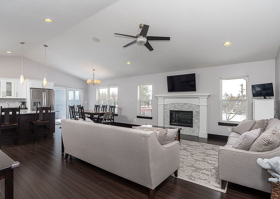 2nd image of 1849 Wenrose Dr NE