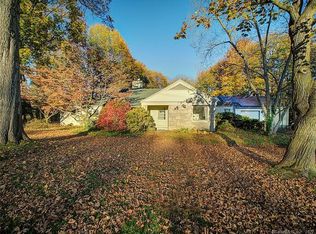 122 Tokeneke Dr, North Haven, CT 06473