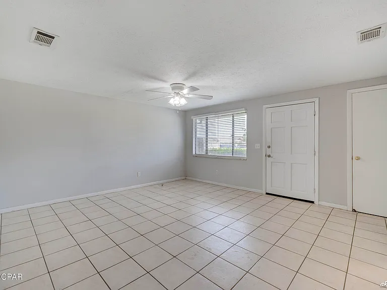 1125 Bradley Cir — Photo 8