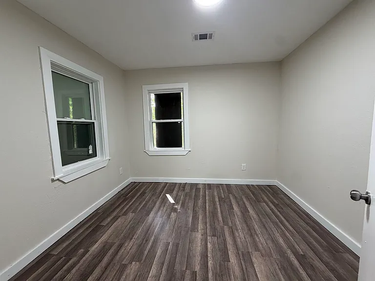 8 E Brooks Rd — Photo 11