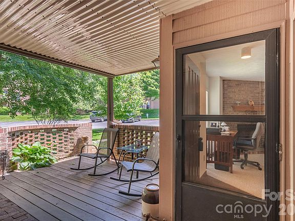 5th image of 33 Ravencroft Ln #E33