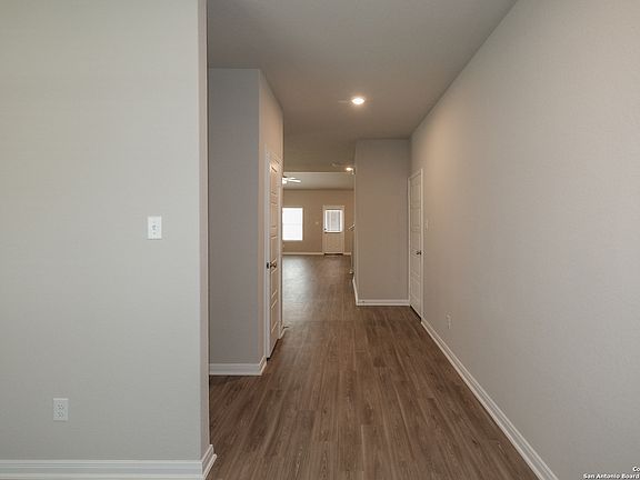 2nd image of 513 Cypress Arbor