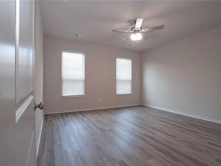 357 Emerald Creek Dr — Photo 9