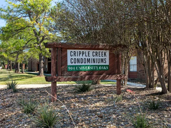904 University Oaks Blvd, College Station, TX