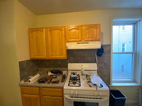 2nd image of 160 28th Ave Fl 1