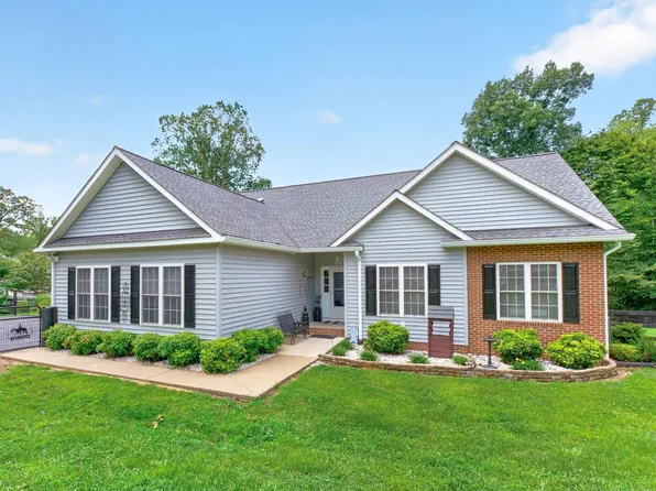 378 Keswick Glen Dr, Keswick, VA 22947