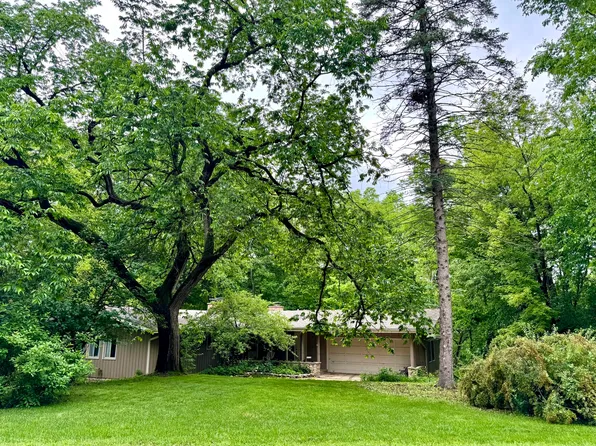 4N194 Thornly Rd, St Charles, IL 60174