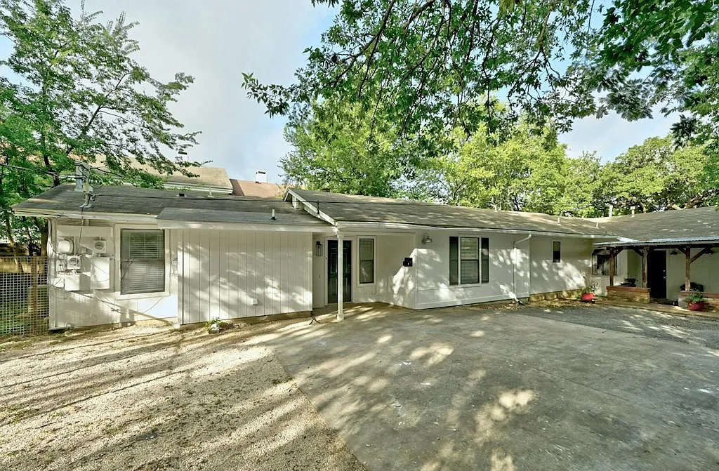 Building Photo - 2407 Winsted Ln #B