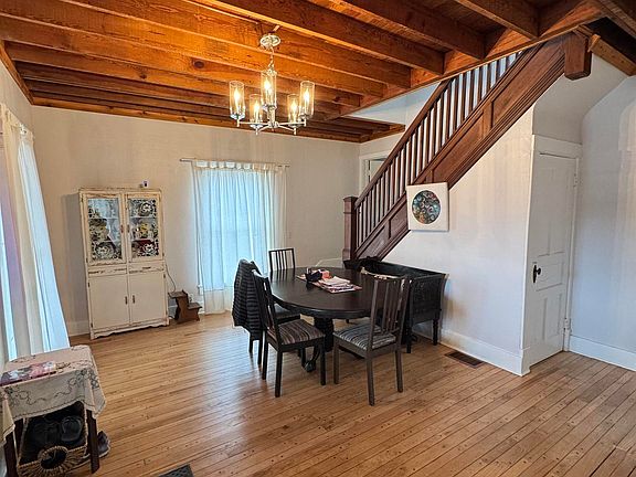 3rd image of 403 S Chestnut St