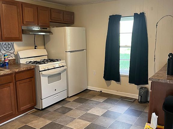 3rd image of 1003 N Alleghany Ave