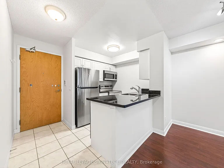 4968 Yonge St #712 — Photo 17