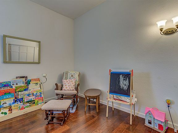 4th image of 415 W Center St