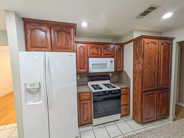 5031 Simpson Ave — Photo 6