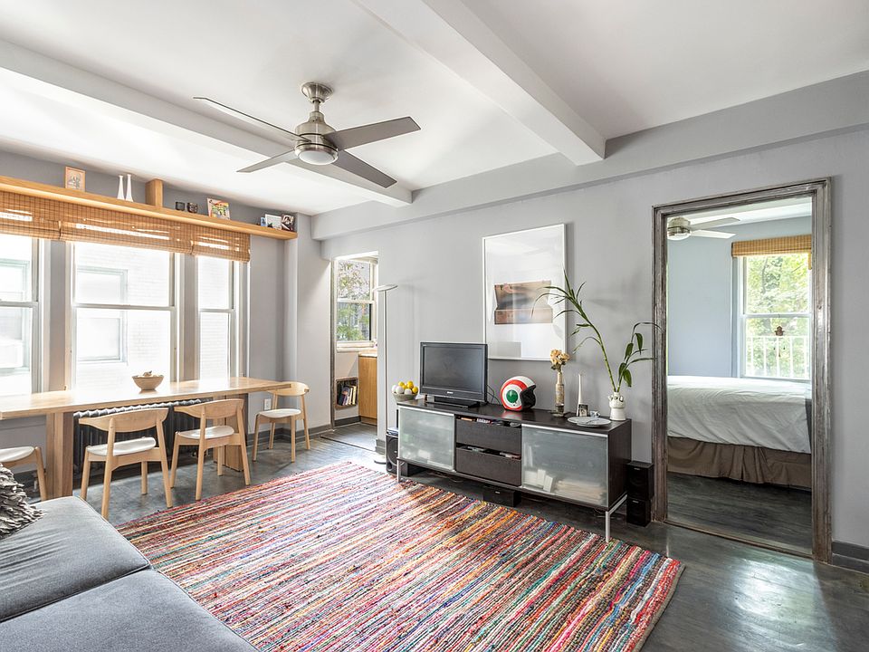 1st image of 325 W 45th St APT 512