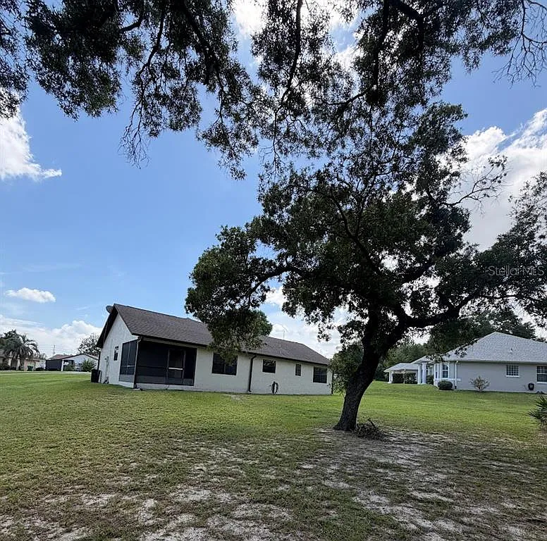 3 bed, 2.0 bath, 1204 sqft, $1,600 — Photo 2