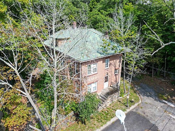 2nd image of 179 Hebron St