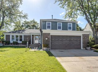 2 Cobblestone Ct, Buffalo Grove, IL