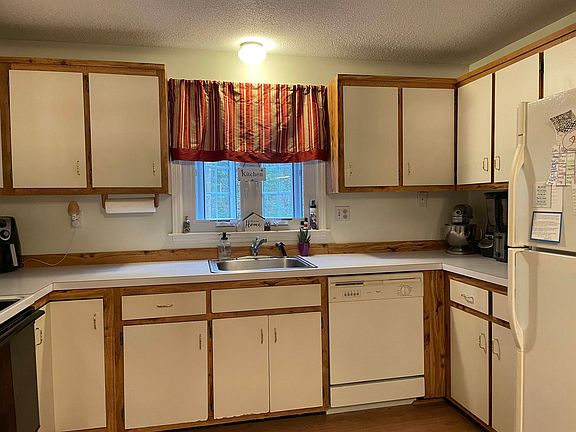 5th image of 34 Winterwood Dr