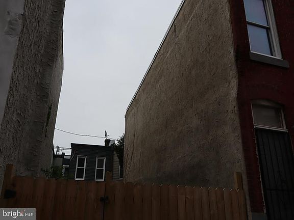 4th image of 2659 N Chadwick St