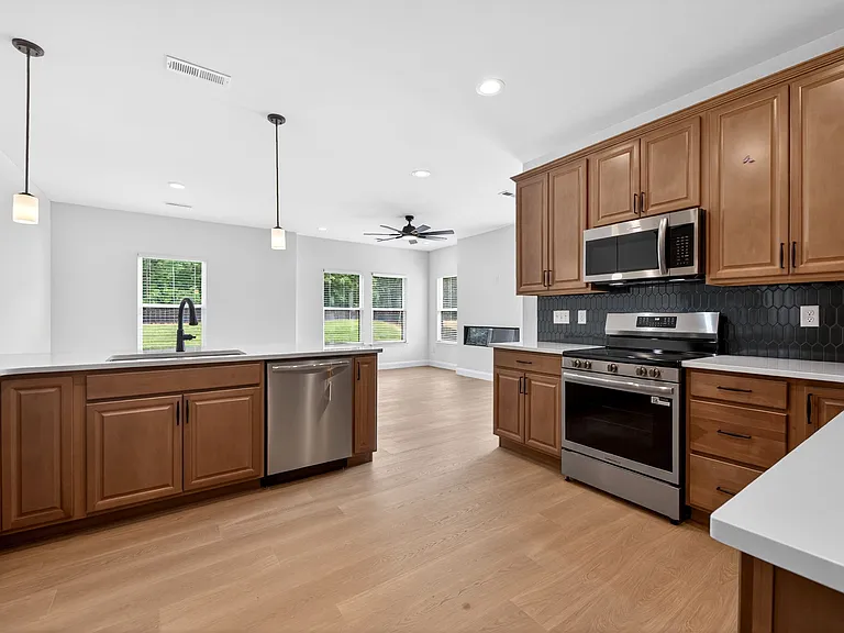 145 Sesame Loop — Photo 17