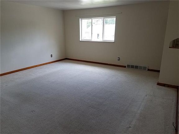 3rd image of 811 Division St