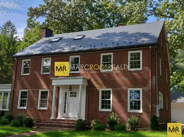 30 Gammons Rd, Newton, MA 02468