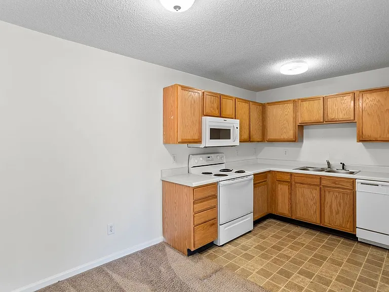 Greenhaven Trace Apartments — Photo 43