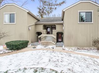 347 Hickory Ln APT A, Lake Barrington, IL 60010