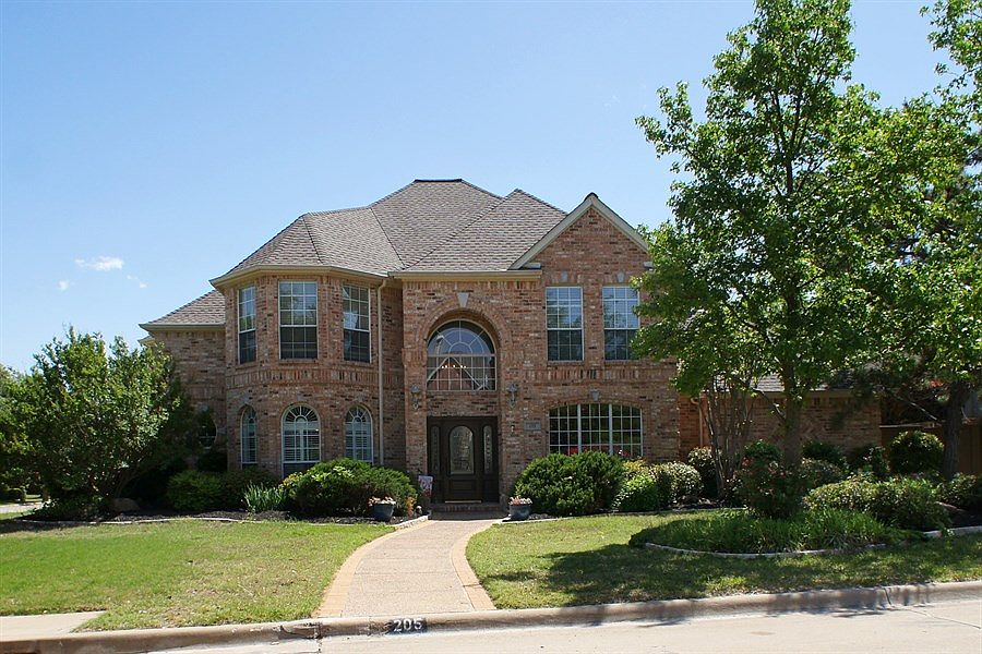 1st image of 205 Silverwood Cir