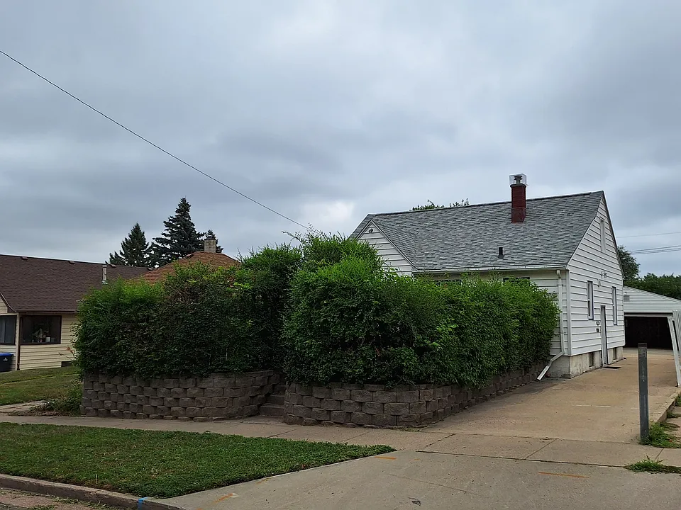 1112 N Spring Ave