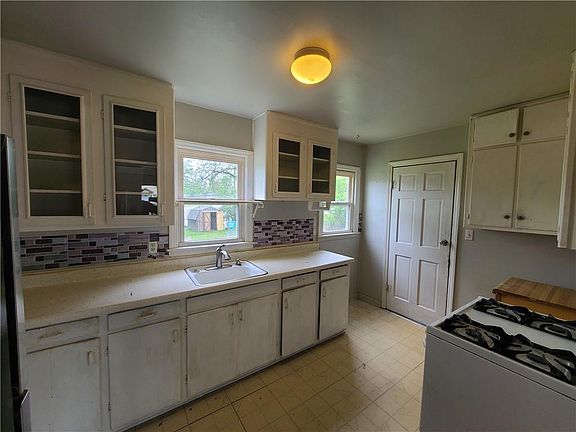 5th image of 103 Grant Dr