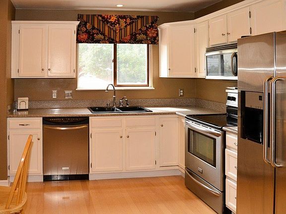 Gourmet kitchen