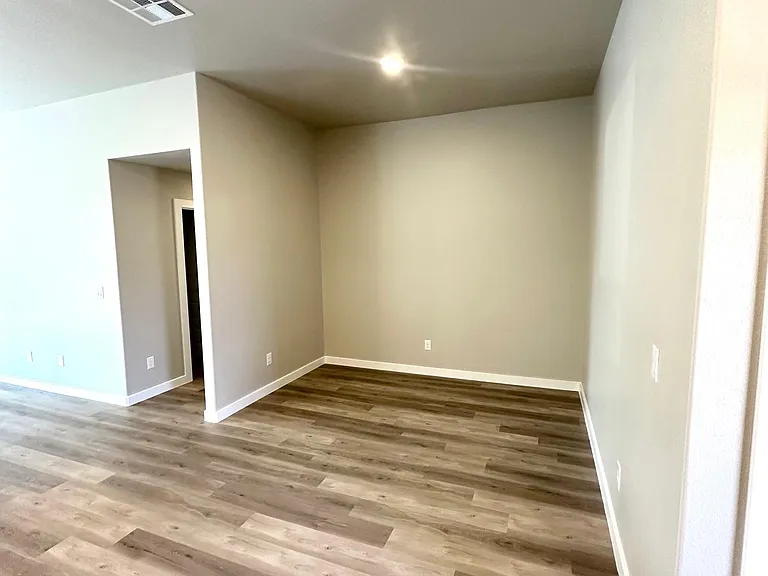 3210 Cottonwood Ave — Photo 5