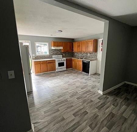4th image of 4402 Highland Rd