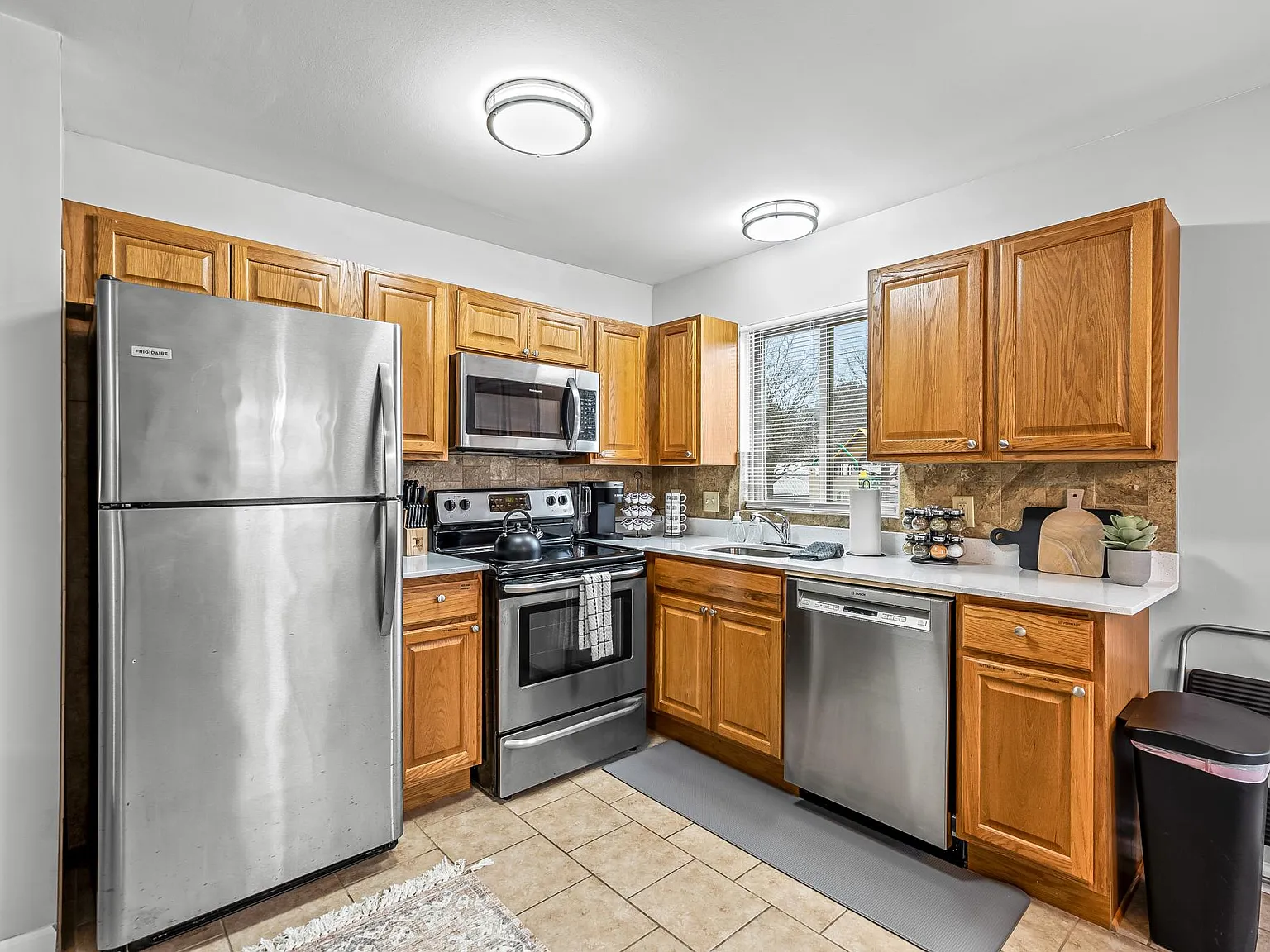 2 bed, 1000 sqft, $4,500 — Photo 3