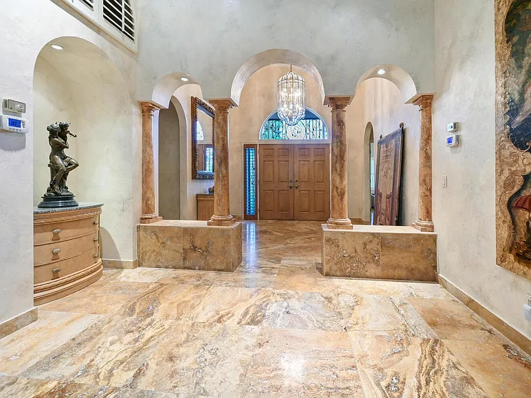 481 Crestwood Ln — Photo 4
