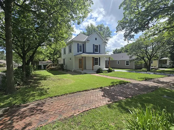 809 E Peoria St, Paola, KS 66071