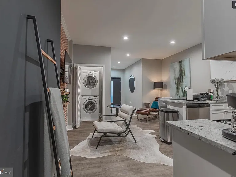 3221 Noble St #3 — Photo 10