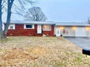 210 Country Dr, Marion, KY 42064