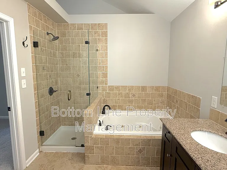 2321 Heathershire Ln — Photo 22
