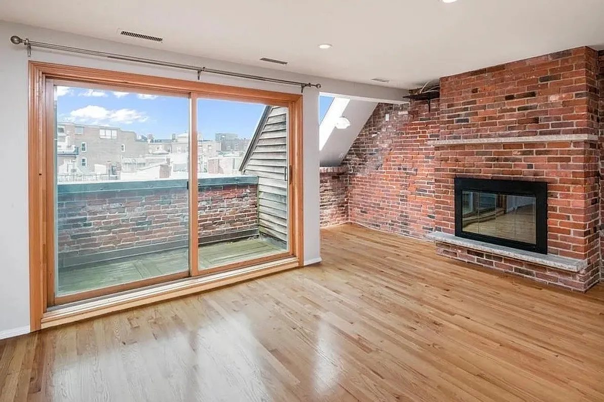 2 bed, 1.5 bath, 1052 sqft, $5,500 — Photo 4