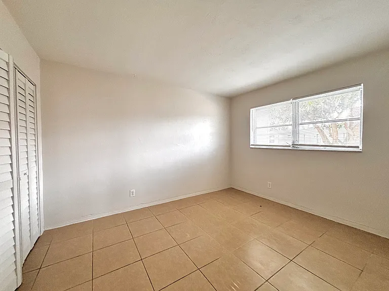 1735 Dewey St #106 — Photo 9