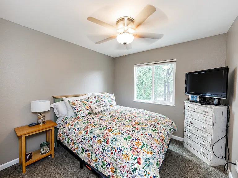 230 Hooper Ct — Photo 42