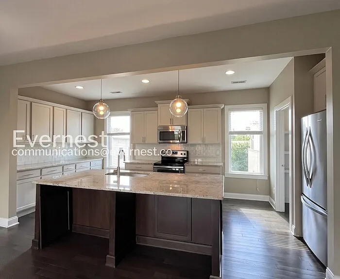 1302A Montgomery Ave — Photo 4